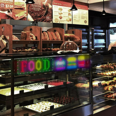 Panneau de matrice LED pour la publicité et la promotion affichage couleur RVB APP Écran LED intérieur intelligent